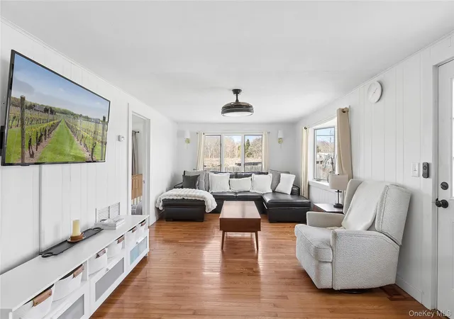 Photo 3 of Single family home for sale at 111 Oak Ln, East Hampton, NY 11930 | MLS# 1017818 | Listing updated on 2026-09-23