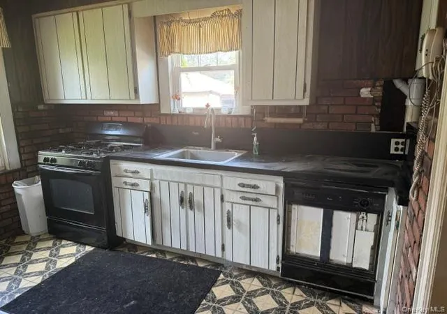 5th image of 340 Plymouth St, Hempstead, NY 11552 | MLS# 1017821