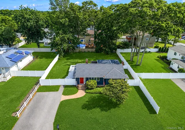 3rd image of 6 Malba Dr, Shirley, NY 11967 | MLS# 1017822