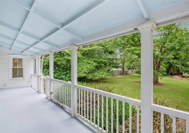 3rd image of 6 Oxford Ave, Shelter Island, NY 11964 | MLS# 1017824