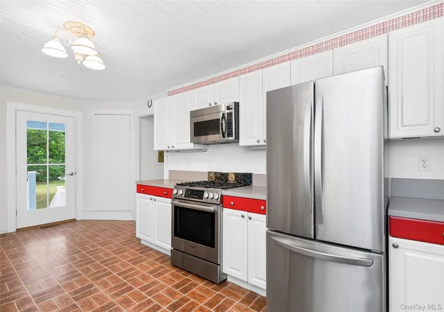 4th image of 6 Oxford Ave, Shelter Island, NY 11964 | MLS# 1017824