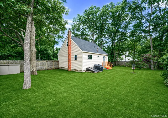 24th image of 119 Parkwood Dr, Shirley, NY 11967 | MLS# 1017829