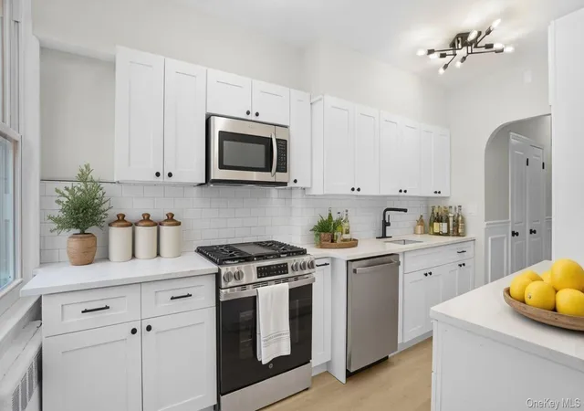3rd image of 3304 Corsa Ave, New York, NY 10469 | MLS# 1017830