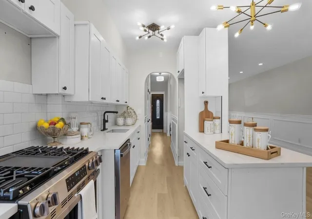5th image of 3304 Corsa Ave, New York, NY 10469 | MLS# 1017830