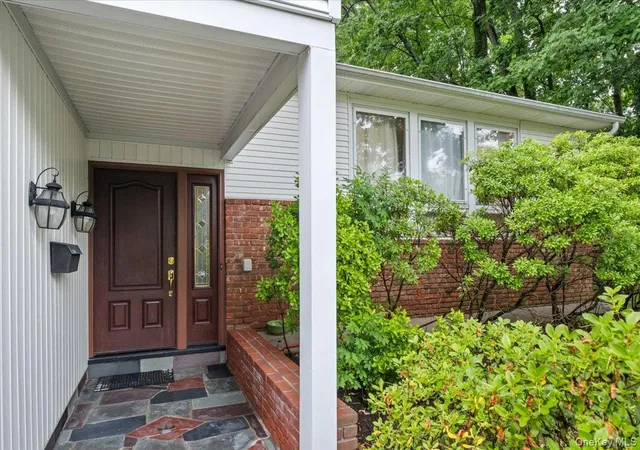 Homes for sale in Greenburgh, NY | 21 Tanglewood Rd, Greenburgh, NY 10583 | MLS# 1017832