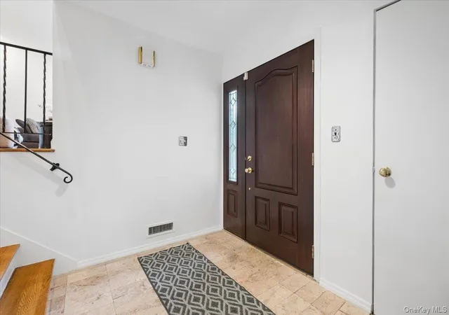 Homes for sale in Greenburgh, NY | 21 Tanglewood Rd, Greenburgh, NY 10583 | MLS# 1017832