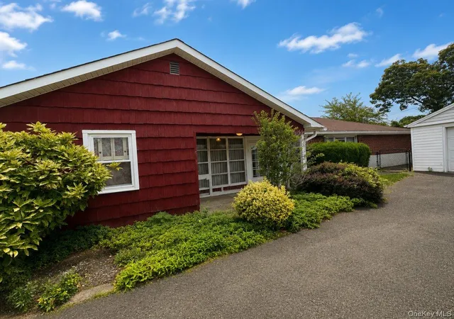 2nd image of 2526 Dogwood Ave, Hempstead, NY 11554 | MLS# 1017840