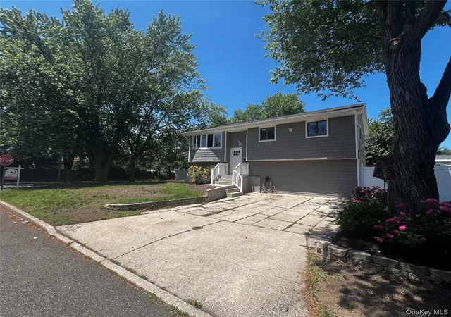4th image of 105 Barber, Brentwood, NY 11717 | MLS# 1017858