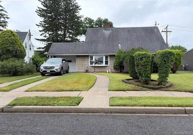 2nd image of 7 Mockingbird Ln, Hempstead, NY 11756 | MLS# 1017871