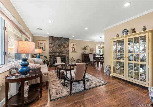 5th image of 2184 Seneca Dr S, Hempstead, NY 11566 | MLS# 1017872