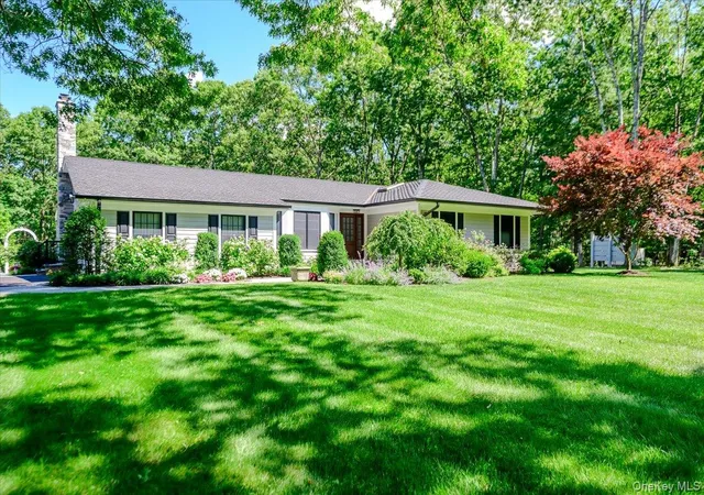Photo 3 of Sale Pending at 225 Laurel Ln, Oyster Bay, NY 11791 | MLS# 1017893 | Listing updated on 2026-07-30