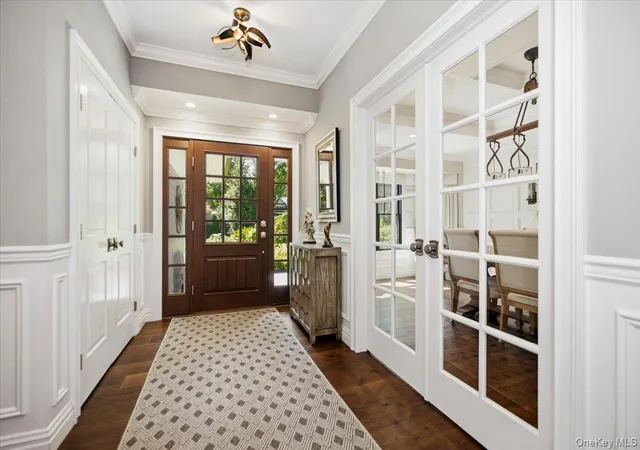 Photo 3 of Sale Pending at 225 Laurel Ln, Oyster Bay, NY 11791 | MLS# 1017893 | Listing updated on 2026-07-30