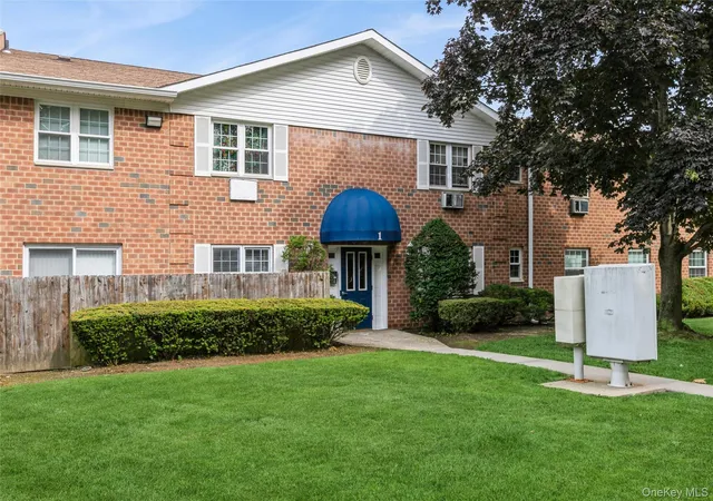 3rd image of 460 Old Town Rd #1 F, Brookhaven, NY 11776 | MLS# 1017908