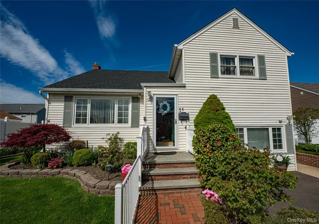 30th image of 1 Marlboro Ave, Oyster Bay, NY 11758 | MLS# 1017934