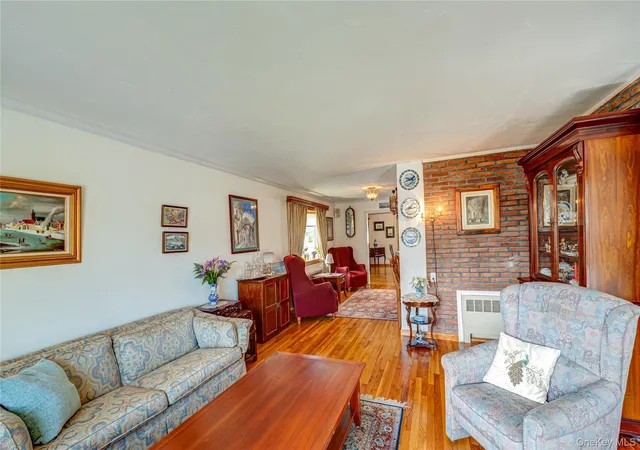 3rd image of 1 Marlboro Ave, Oyster Bay, NY 11758 | MLS# 1017934