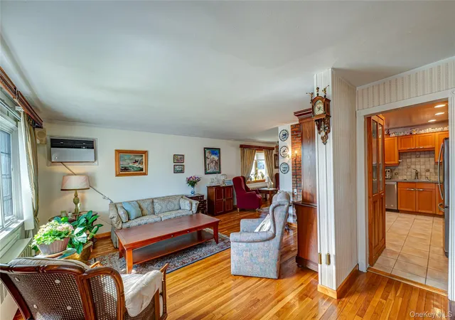 5th image of 1 Marlboro Ave, Oyster Bay, NY 11758 | MLS# 1017934
