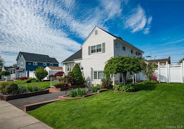 2nd image of 1 Marlboro Ave, Oyster Bay, NY 11758 | MLS# 1017934