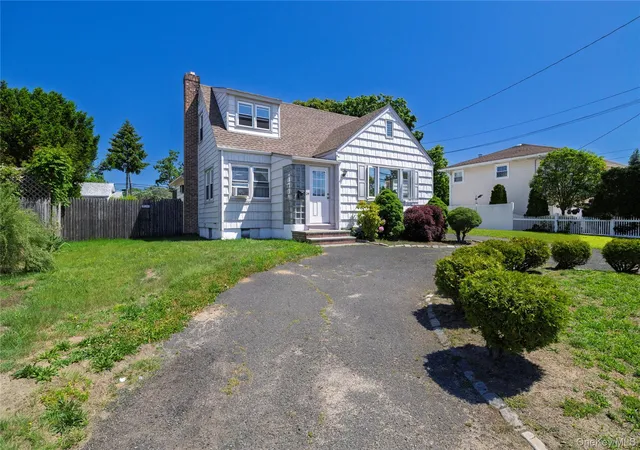 Photo 3 of Sale Pending at 24 W Windsor Pkwy, Oceanside, NY 11572 | MLS# 1017947 | Listing updated on 2026-07-07