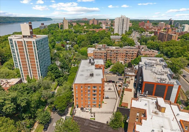 2nd image of 2736 Independence Ave, New York, NY 10463