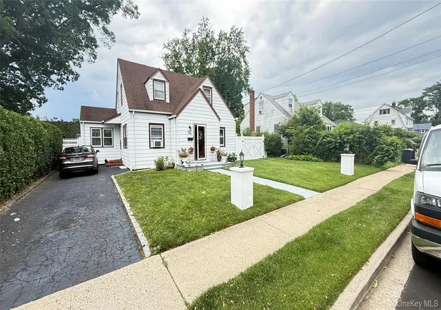 Homes for sale in Hempstead, NY | 706 Partridge Ave, Hempstead, NY 11552 | MLS# 1017950