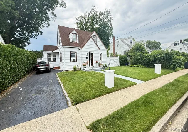 Photo 3 of Single family home for sale at 706 Partridge Ave, Hempstead, NY 11552 | MLS# 1017950 | Listing updated on 2026-10-09