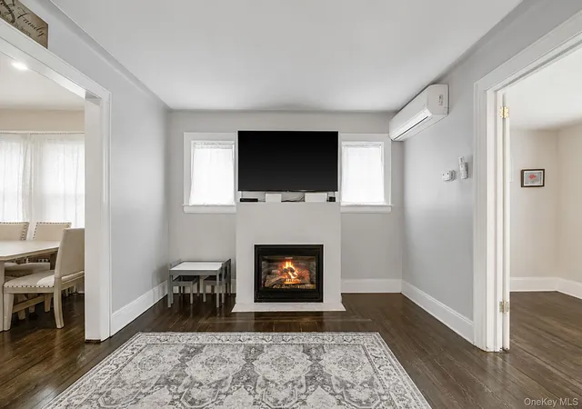 5th image of 159 Iris Ave, Hempstead, NY 11001 | MLS# 1017960