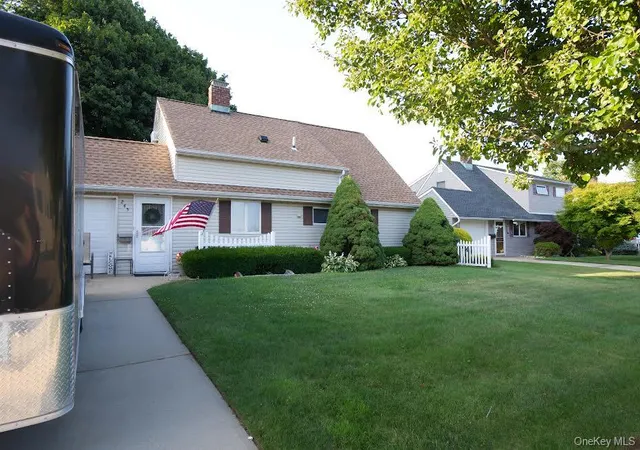 2nd image of 245 Sprucewood Dr, Hempstead, NY 11756 | MLS# 1017963