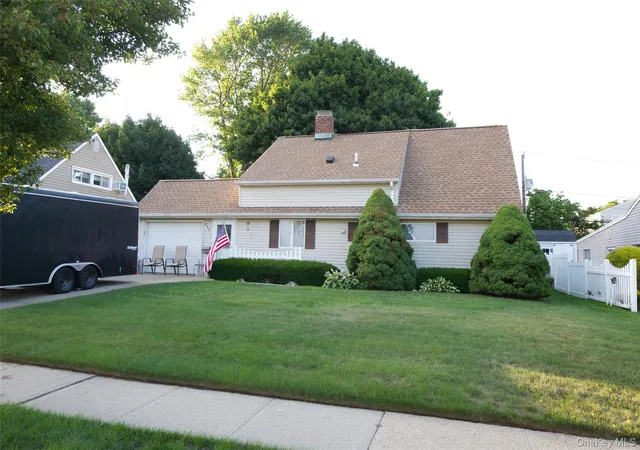 3rd image of 245 Sprucewood Dr, Hempstead, NY 11756 | MLS# 1017963