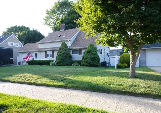 4th image of 245 Sprucewood Dr, Hempstead, NY 11756 | MLS# 1017963