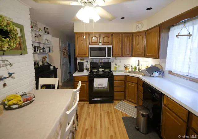 5th image of 245 Sprucewood Dr, Hempstead, NY 11756 | MLS# 1017963