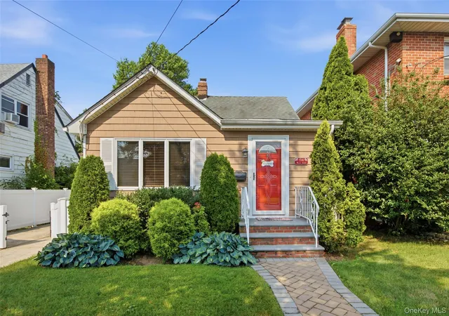 Homes for sale in Hempstead, NY | 194 Willis Ave, Hempstead, NY 11001 | MLS# 1017974