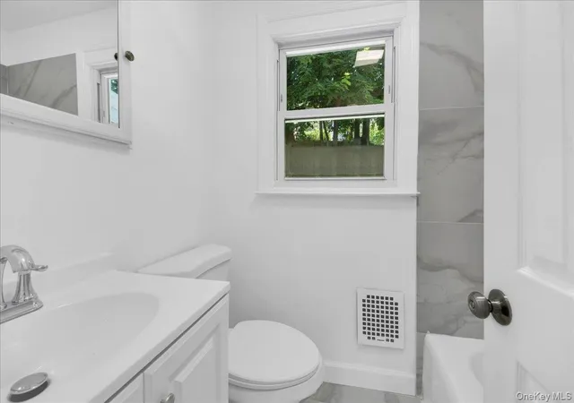 Listing Photo 2 - Condo for sale in building located at 35 S Ter Ave, Mount Vernon, NY 10550 - Unit #