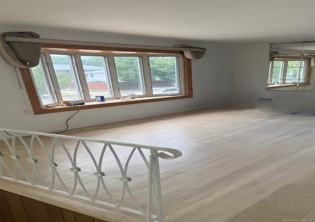 Photo 4 of Sale Pending at 15619 87th Street, New York, NY 11414 | MLS# 1018020 | Listing updated on 2026-09-01
