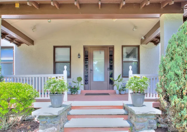 Photo 3 of Single family home for sale at 20 Shuit Pl, Woodbury, NY 10917 | MLS# 1018026 | Listing updated on 2026-08-30