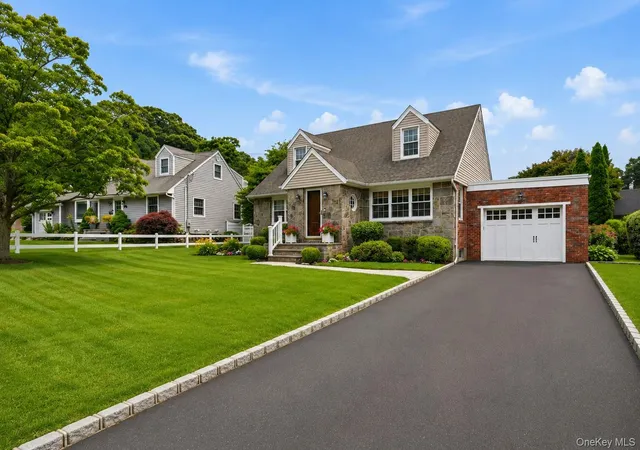 2nd image of 11 Cliftwood Dr, Huntington, NY 11743 | MLS# 1018030