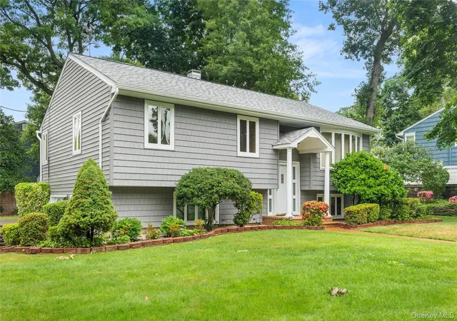 2nd image of 142 Mohican Ave, Ronkonkoma, NY 11779 | MLS# 1018040