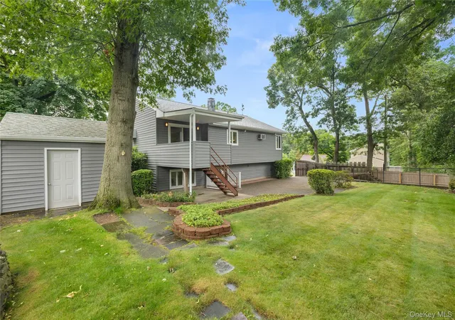 3rd image of 142 Mohican Ave, Ronkonkoma, NY 11779 | MLS# 1018040