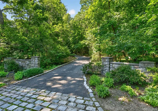 Homes for sale in Oyster Bay, NY | 2108 Edge Rd, Oyster Bay, NY 11791 | MLS# 1018052
