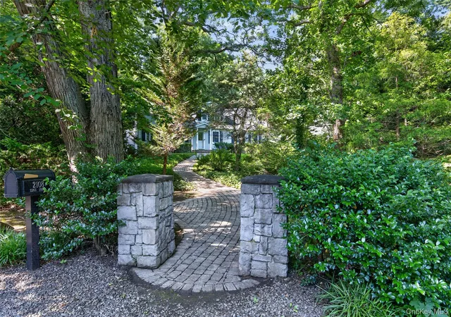 Homes for sale in Oyster Bay, NY | 2108 Edge Rd, Oyster Bay, NY 11791 | MLS# 1018052