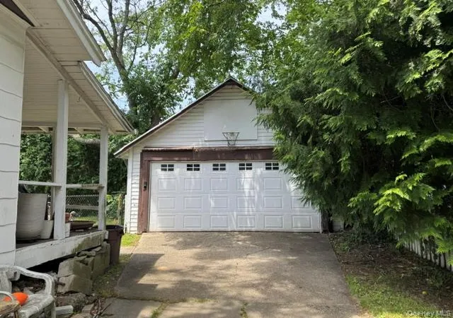 3rd image of 35 Fairview Ave, North Hempstead, NY 11050 | MLS# 1018060