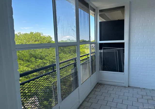 2nd image of 833 Central Ave, Far Rockaway, NY 11691