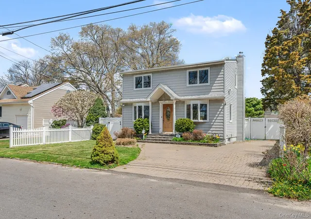 Homes for sale in Babylon, NY | 408 N Broome Ave, Babylon, NY 11757 | MLS# 1018076