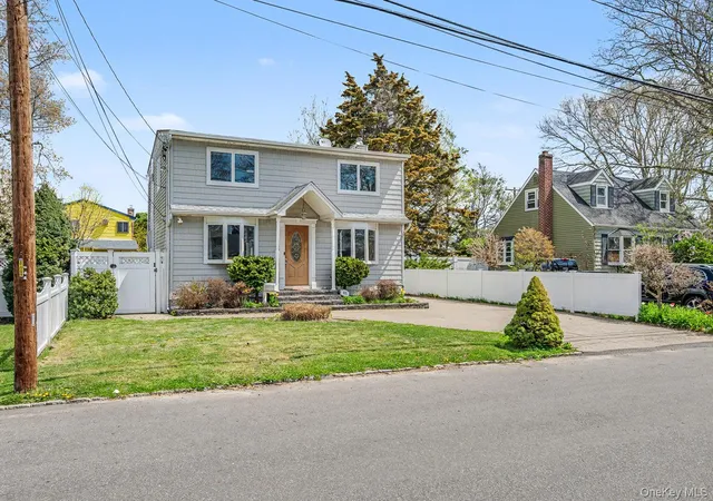 Homes for sale in Babylon, NY | 408 N Broome Ave, Babylon, NY 11757 | MLS# 1018076