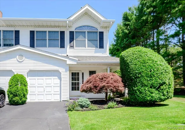 1st image of 1 S Country Comn, West Islip, NY 11795 | MLS# 1018078