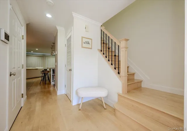 3rd image of 1 S Country Comn, West Islip, NY 11795 | MLS# 1018078