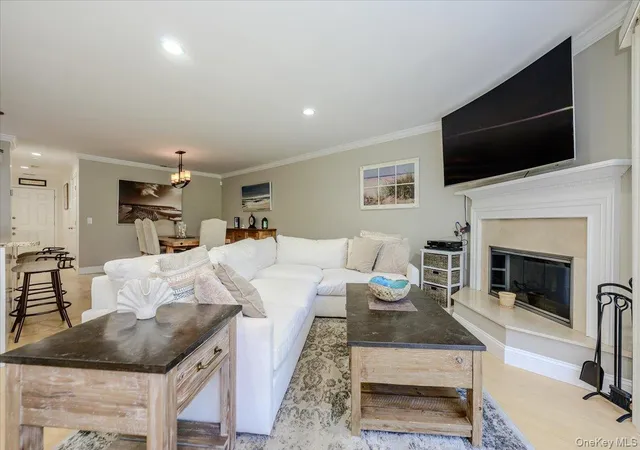 5th image of 1 S Country Comn, West Islip, NY 11795 | MLS# 1018078