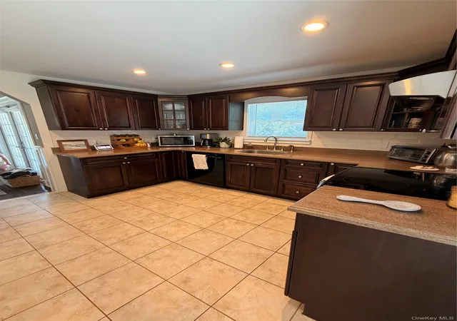 4th image of 379 Blossom Street, Holbrook, NY 11741 | MLS# 1018084