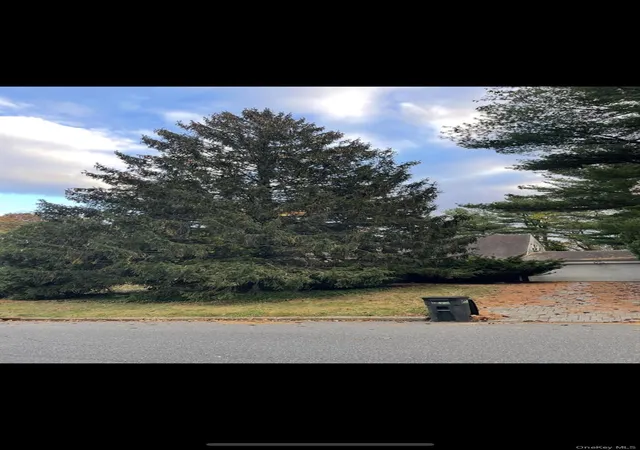 1st image of 152 Sycamore Cir, Brookhaven, NY 11790 | MLS# 1018087