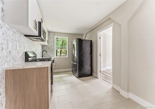 3rd image of 113 Herriot St, Yonkers, NY 10701 | MLS# 1018094