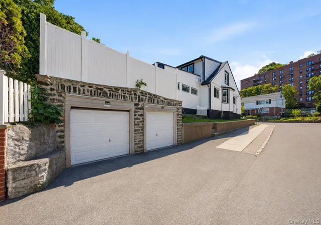 Photo 3 of Sale Pending at 172 Crescent Pl, Yonkers, NY 10704 | MLS# 1018100 | Listing updated on 2026-07-16